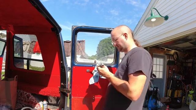Installing popout door windows in my Chevy Shorty Van смотреть онлайн