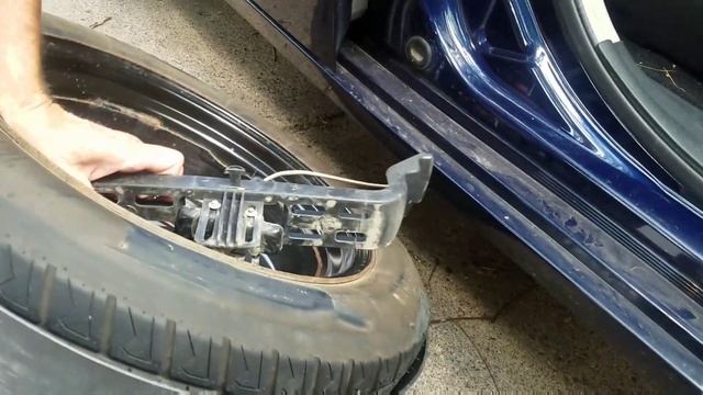 HOW TO CHANGE A TIRE ON A 2010-2017, Dodge Caravan/Town & Country смотреть онлайн