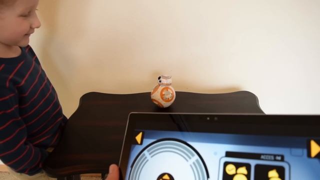 Quick Demo: Star Wars BB-8 Droid App for Surface and Windows 10 Devices смотреть онлайн
