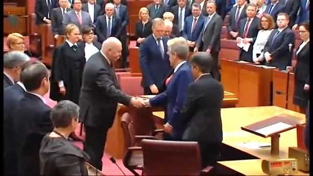 No handshake for plibersek смотреть онлайн