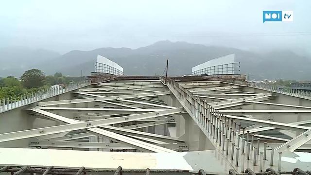 Posata la campata del nuovo ponte sull'A12 смотреть онлайн