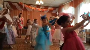 Выпускной в садике. Танец с птицами. Чарующе!!!  Ракурс 1.