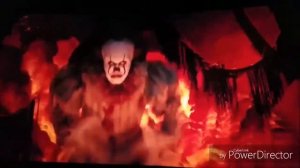 Пеннивайз танцует и машет оторванной рукой Джорджи из фильма ОНО