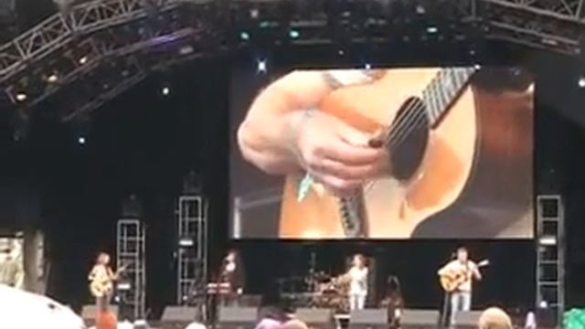 "Go Insane" performed by "The Tindalls" at Cropredy 2010 - Track 9.mp4 смотреть онлайн