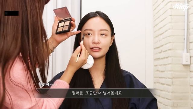 청담샵 20년차 메이크업 아티스트분께 연말 시상식 메이크업을 받았어요! | 마스크에 지워지지 않는 고급스러운 피부표현 꿀팁부터 믿고 쓰는 아이템 소개까지! 고바이씬 박선미 메이크 смотреть онлайн