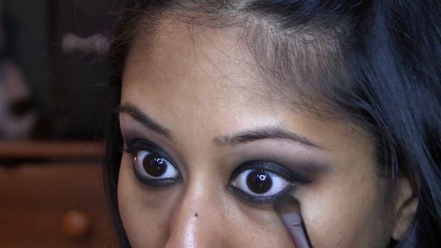 "Skyfall" Bond Girl Makeup Tutorial! смотреть онлайн