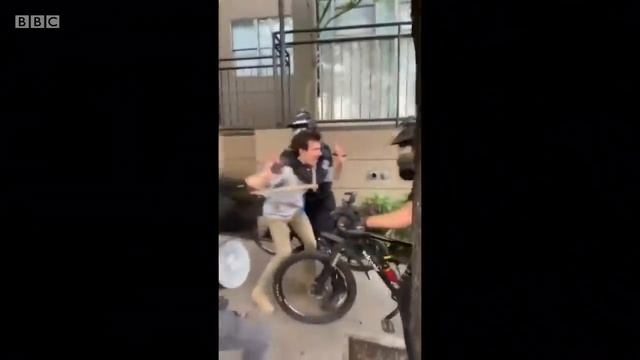 New anger in United States over video of police violence - BBC News смотреть онлайн
