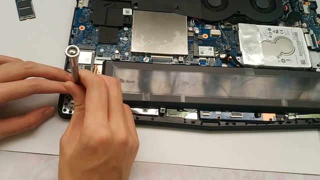Lenovo Legion Y520 | XPG SX8200 PRO SSD Installation смотреть онлайн