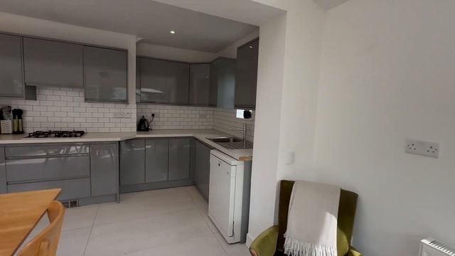 3 Strangford Road East, East Wall, Dublin 3, D03 XW13. смотреть онлайн