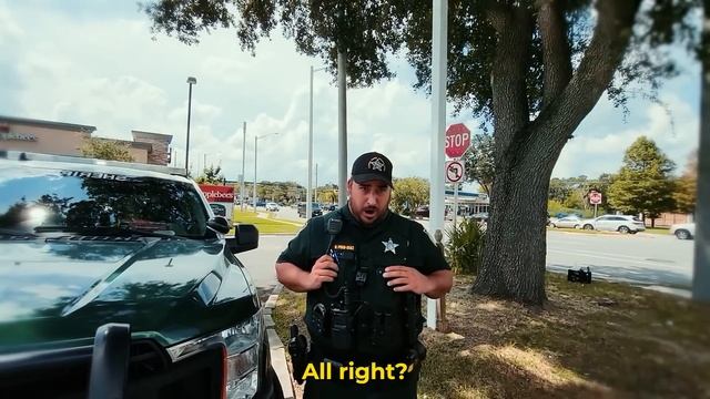 Cops Roll Up On The Wrong Man And Learn A Valuable Lesson смотреть онлайн