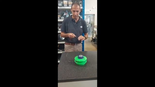 Comment changer le fil de sa débroussailleuse facilement avec les tête active TAP and GO ? смотреть онлайн
