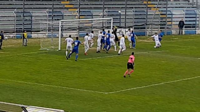 Como - Seregno colpo di testa di Gabrielloni sopra la traversa смотреть онлайн