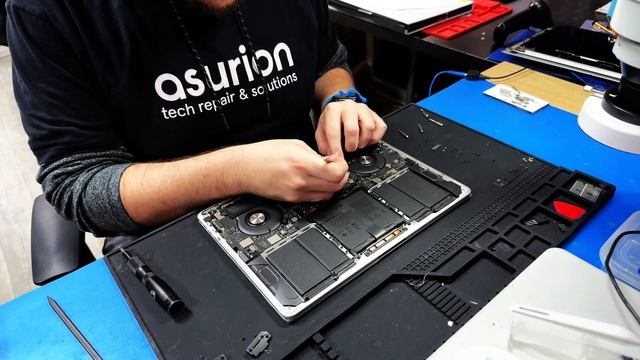 Macbook Pro Screen Replacement (A2251) смотреть онлайн