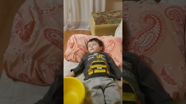 Доктор Малик и его пациент. Дети играют в игры. Детские песни и песенки смотреть онлайн