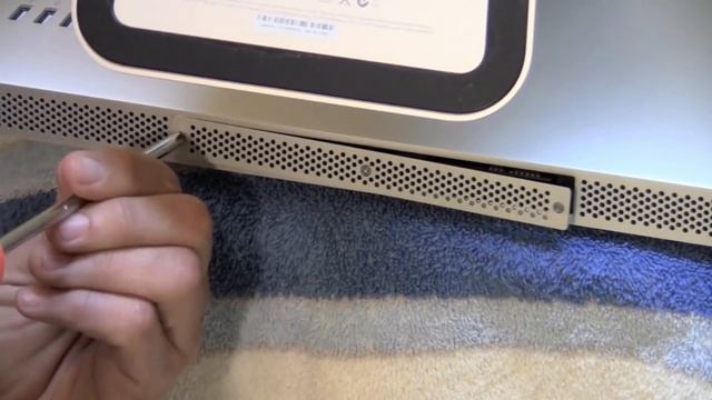 How to Install RAM in a Mid 2010 iMac 21.5" & 27" Core i3, i5, i7 смотреть онлайн