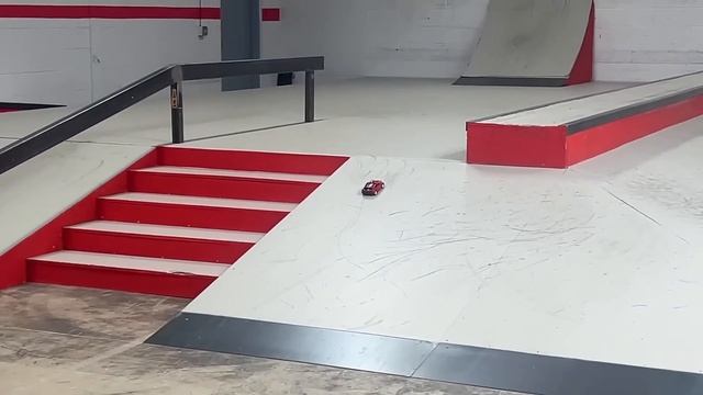 Virtual Reality RC CAR Test Drive! смотреть онлайн