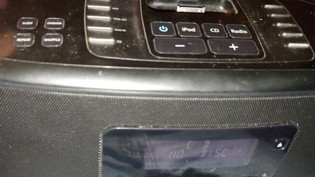 Memorex Mi9490PBLK iPod dock CD player clock radio смотреть онлайн
