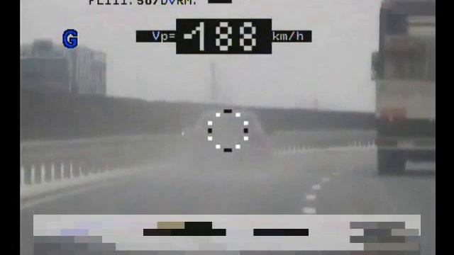 Német nő száguldása az M6-oson смотреть онлайн