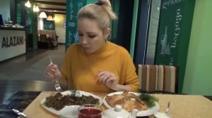 ВЛОГ Кушаем в грузинском ресторане ♡ Едем в Бегемотик за игрушками!!!