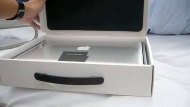 New Macbook 2.4 Unboxing смотреть онлайн