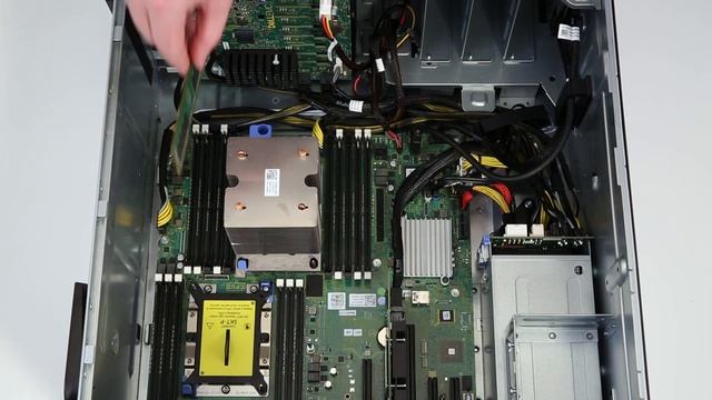 Dell EMC PowerEdge T440: Remove/Install System Memory смотреть онлайн