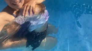 Любимая доченька АЛИСА! Какое счастье ! БАССЕЙН и полный релакс!