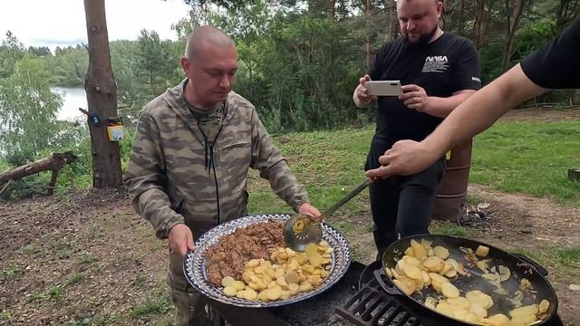 ЛЕСНАЯ ИЗБУШКА.МУЖСКОЙ ОТДЫХ 18+ #лес #cooking #еда #готовка #природа #блогеры #cooking