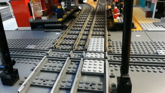 Expanding The Tram Line & Crossing The Train Tracks - Building a 1920s LEGO City #5 смотреть онлайн