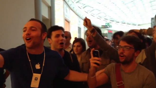 Lancio iPhone 5 Apple store Marcianise смотреть онлайн