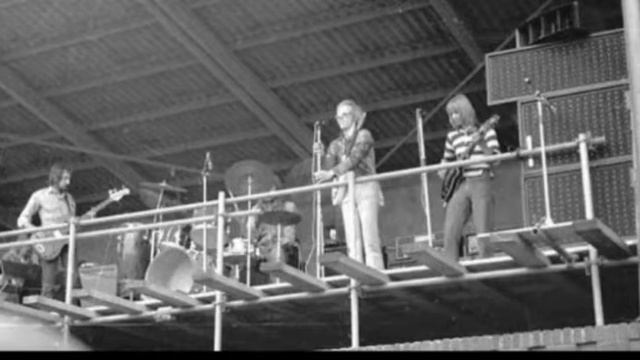 Fleetwood Mac - Lay it All Down [Live at Berkeley 1972] смотреть онлайн