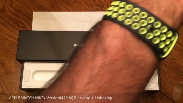 Apple Watch Nike+ Edition Black/Volt смотреть онлайн
