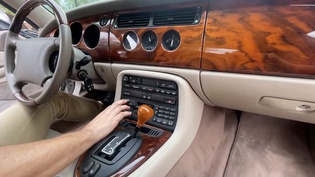 1999 Jaguar XK8 Interior смотреть онлайн
