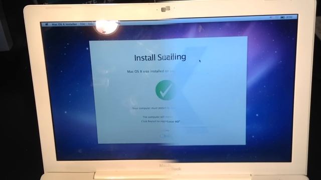 Installing Mac OS X 10.6 Snow Leopard on white MacBook смотреть онлайн