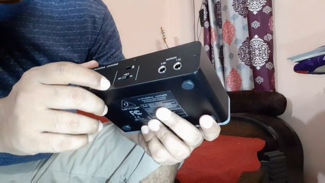 Behringer UMC22 Audio Interface-Unboxing смотреть онлайн
