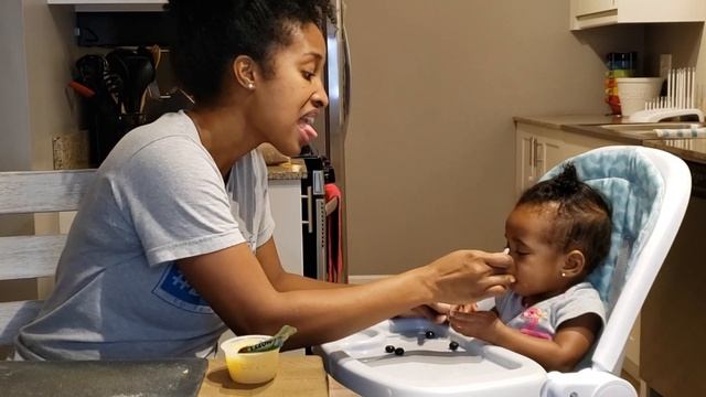 Baking an Apple Pie with my 9 Month Old | Cooking Vlog смотреть онлайн