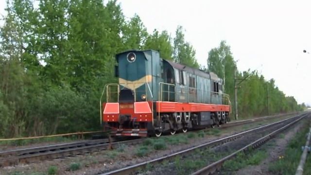 Тепловоз ЧМЭ3т-6330 едет на смену. Станция Ручьи. Машинист Сергей Кротков. смотреть онлайн