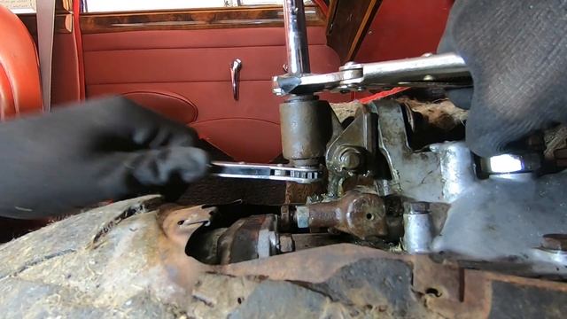 Jaguar MK2 | Pulling out the broken engine смотреть онлайн