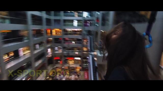 Роуп джампинг в Одессе в ТЦ "Афина" на Греческой площади смотреть онлайн