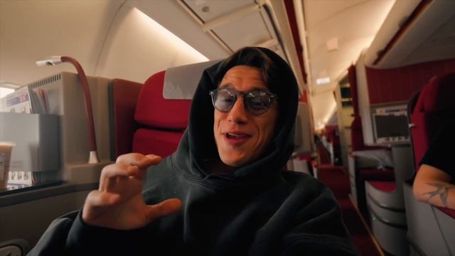 pov: you're a 26 year old online entrepreneur doing business in China смотреть онлайн