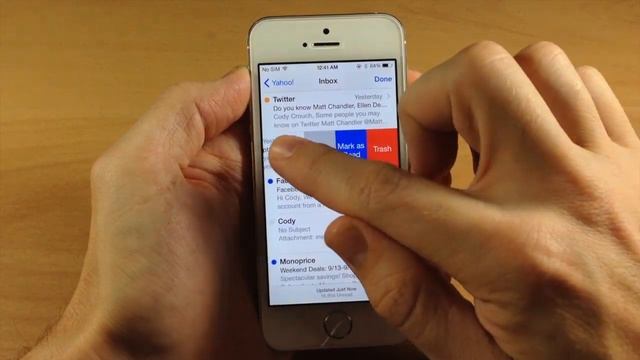 How to quickly delete or archive an email in iOS 8 - iPhone Hacks смотреть онлайн