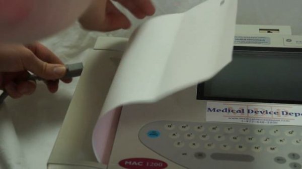 GE Marquette Mac 1200 - Loading Paper