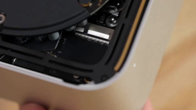 Amplia tu mismo el Mac Studio con memorias M.2 смотреть онлайн