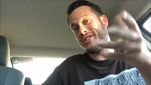 Adult Male Eats Mac n' Cheetos from Burger King смотреть онлайн