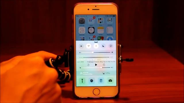 iPhone Tip #3 - Access the Most Used Settings Faster via the iPhone Control Center смотреть онлайн