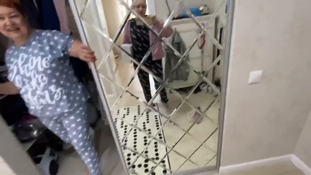 ВЛОГ Новая уютная ЛЕЖАНКА для кошки Синди / Помогаем мамочке / Алиса торгует на ярмарке/ Мили Ванили