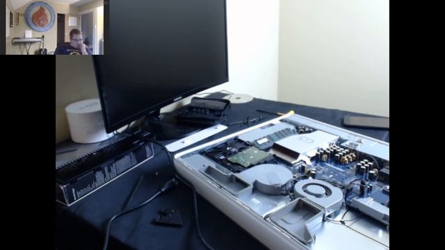 Messing With an Xbox One And iMac G5 смотреть онлайн