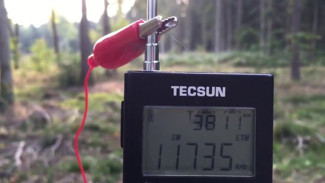 Tecsun Pl-360 Zanzibar BC 11735 KHz out in the Oxfordshire countryside смотреть онлайн