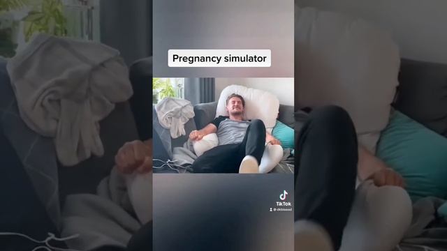 This actually hurts, I’m not even joking 😭 #pregnancysimulator #pregnancy #simulator #funny #pain смотреть онлайн