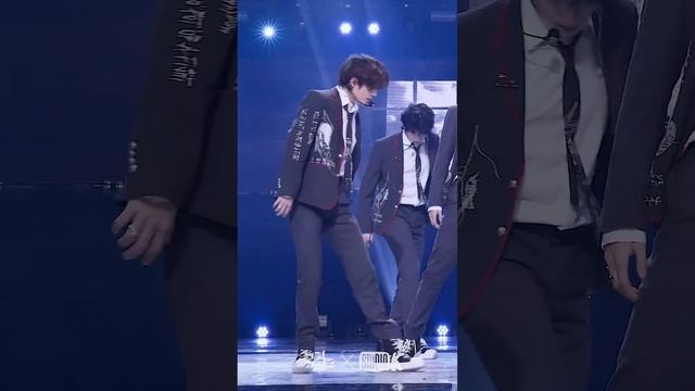 [K-Fancam] 투모로우바이투게더 범규 직캠 'Devil by the Window' (TXT BEOMGYU Fancam) l @MusicBank 230127 смотреть онлайн