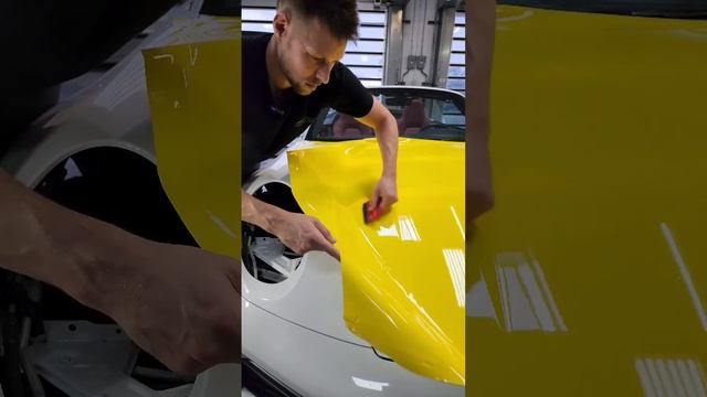 Wrapping the hood on this Porsche in @inozetek Supergloss Citrus Yellow! 🌞#asmr #porsche #wrap смотреть онлайн